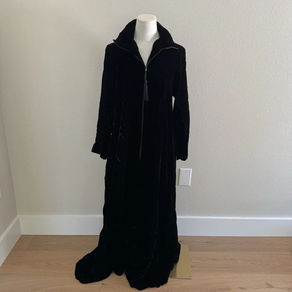 Vtg 60s Fashions by Marilyn Loungewear Mod Black Velour Robe Sz M/L ILGWU